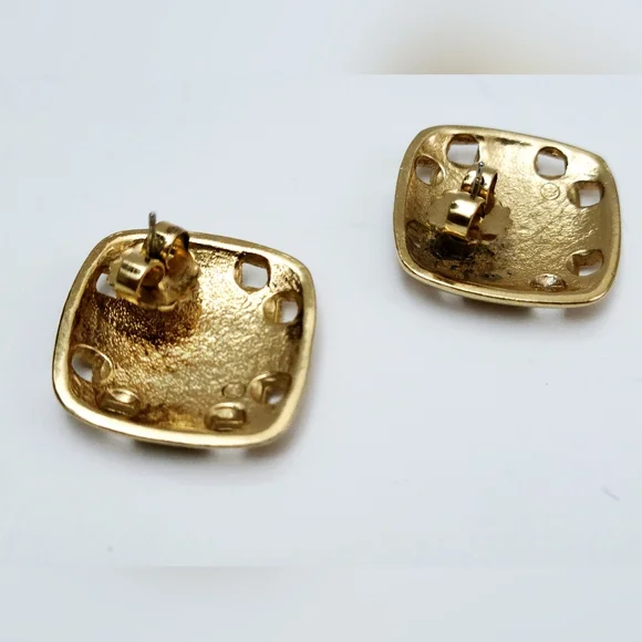 Vintage enamel and goldtone checkerboard earrings - Picture 6 of 6